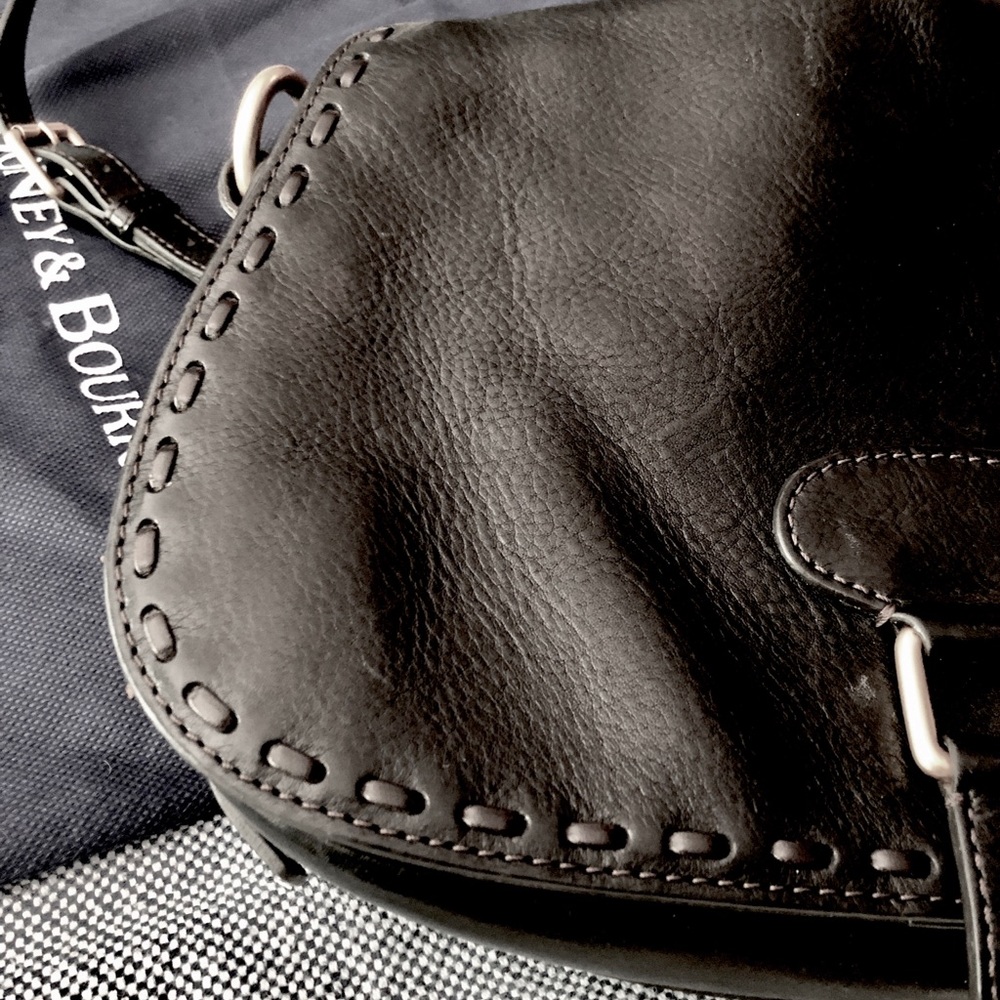 Dooney & Bourke ✨Black Leather Saddle bag - Picture 4 of 7